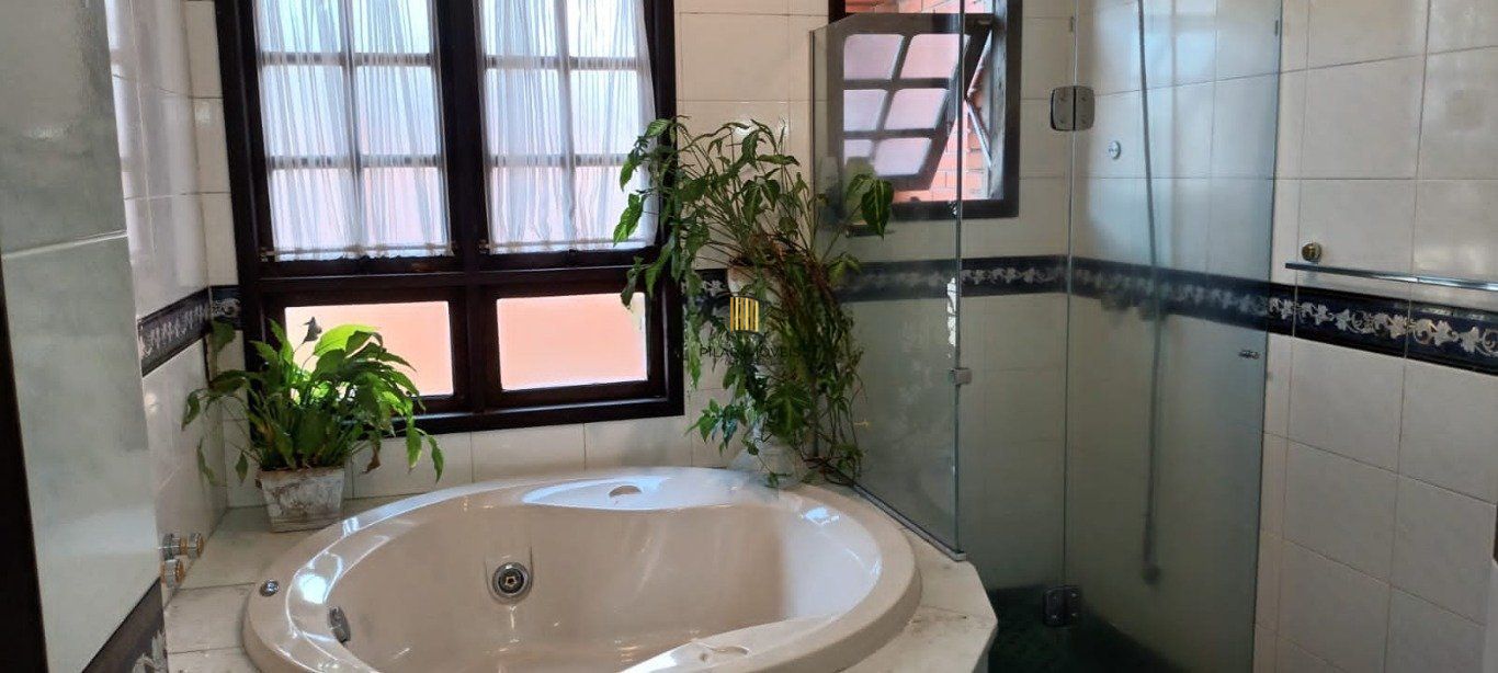 Casa com 3 quartos, 3 banheiros, churrasqueira no bairro Jardim São Pedro.