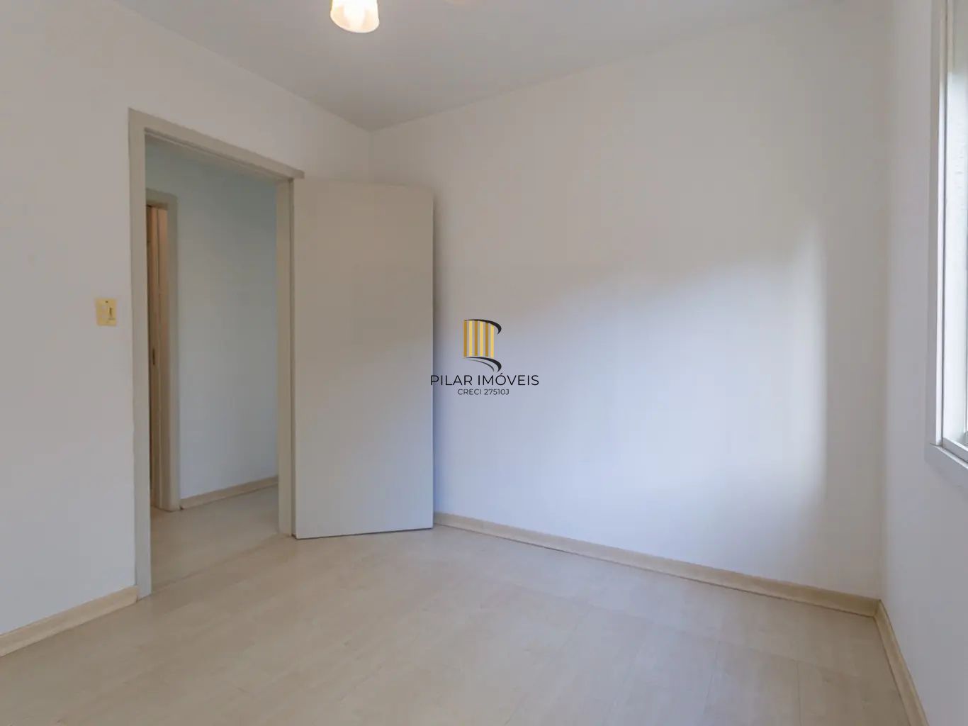 Apartamento com 3 dormitórios e 1 vaga de garagem no bairro Azenha.