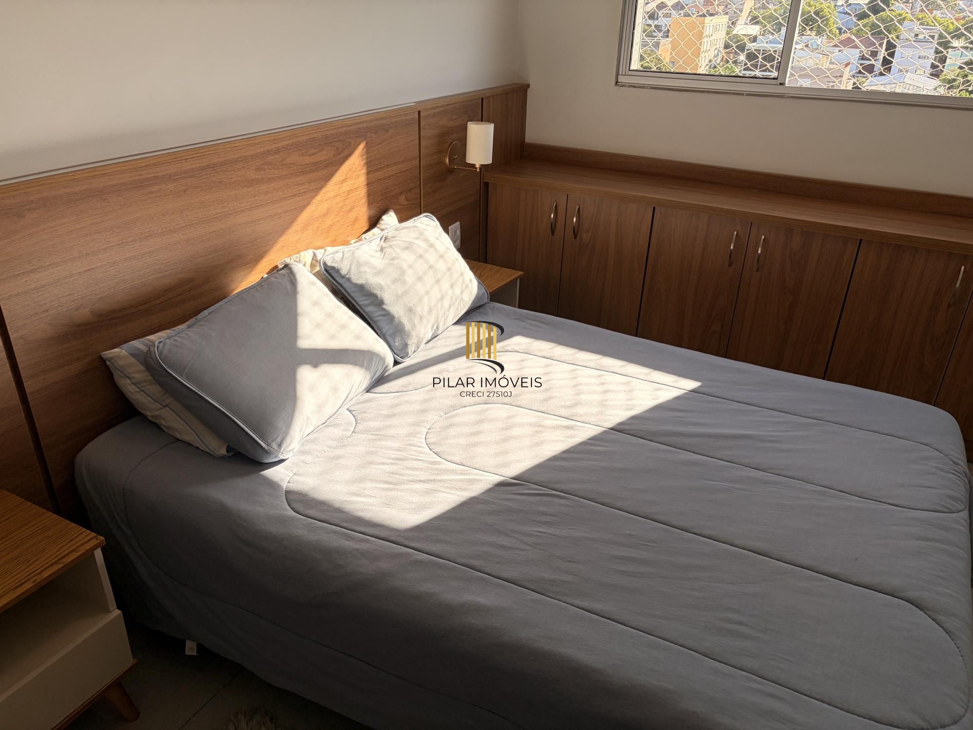 Apartamento com 2 quartos e 1 vaga de garagem no Bairro Sarandí