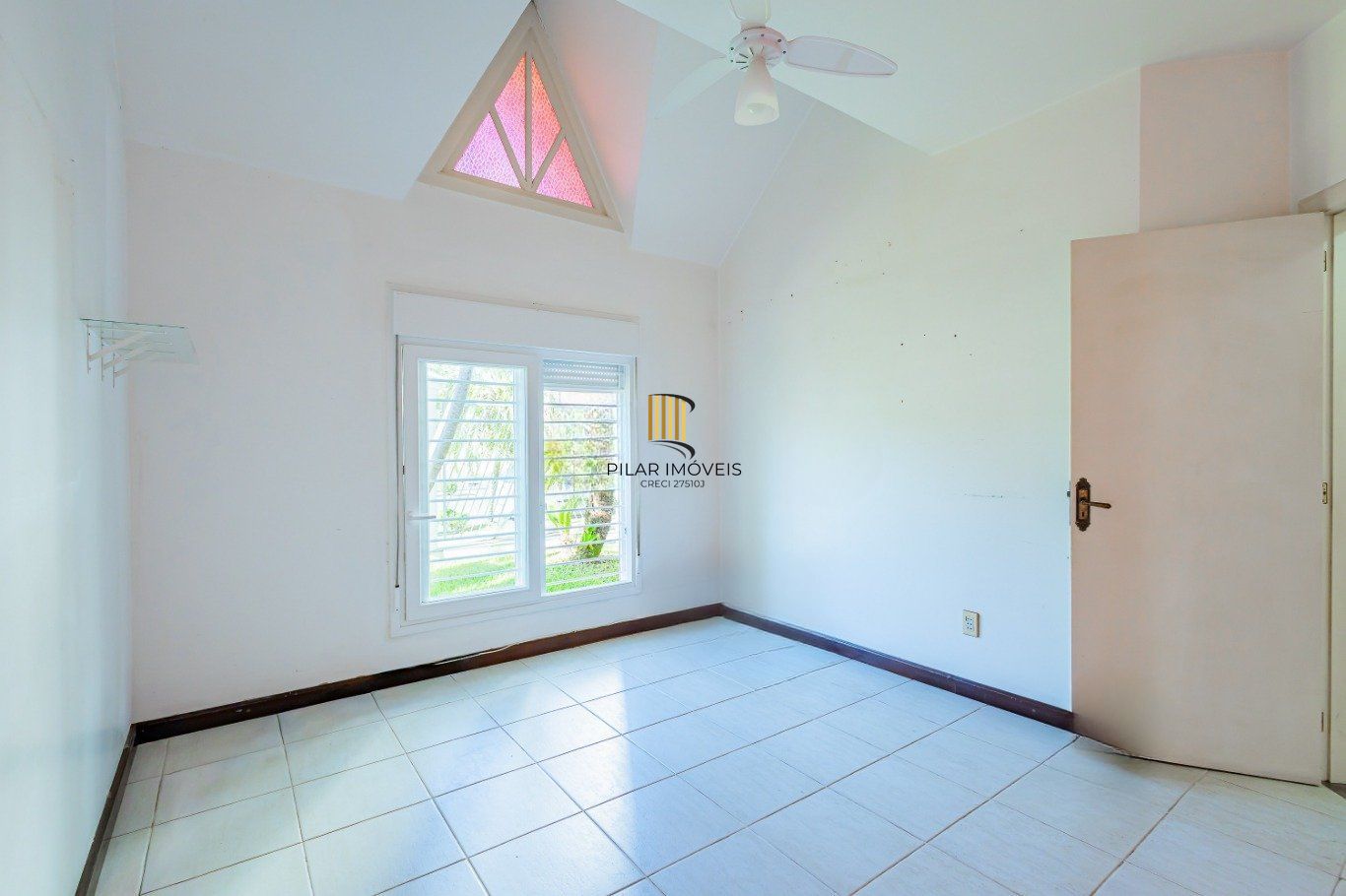 Casa com 3 dormitórios, 2 vagas de garagem no bairro Marechal Rondon em Canoas.