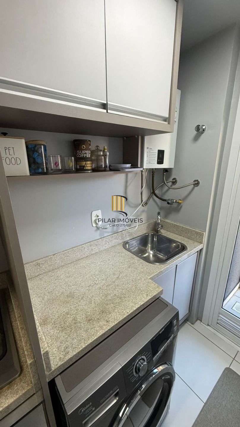 Apartamento de 2 dormitórios, elevador e 1 vaga de garagem em Canoas.