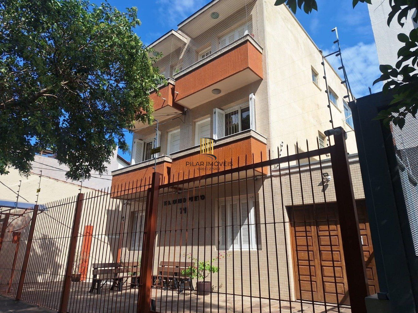 Apartamento à venda com 3 quartos 78 metros privativos no Bairro Menino Deus