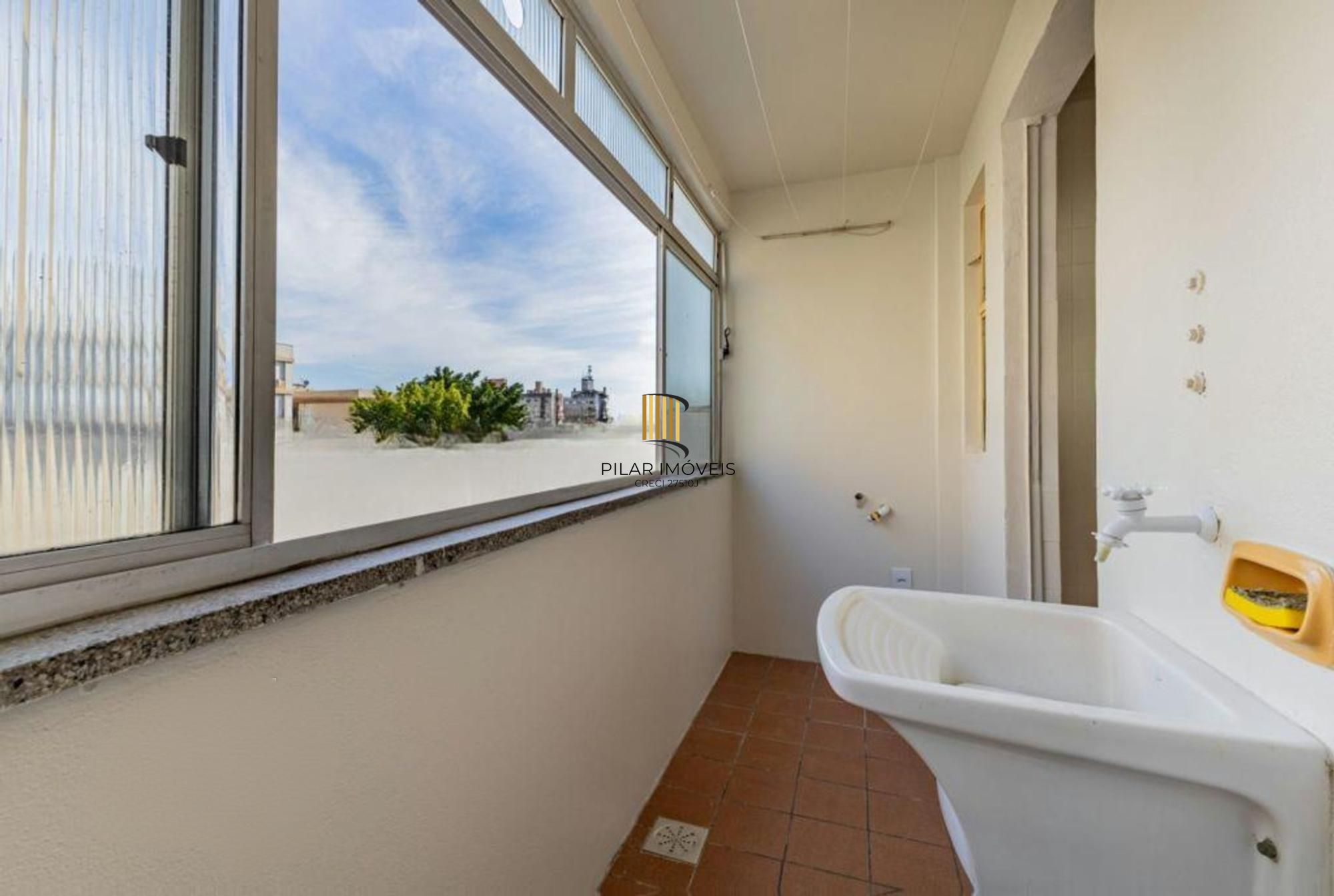 Apartamento com 2 quartos, vaga coberta e sol da manha no bairro Santana