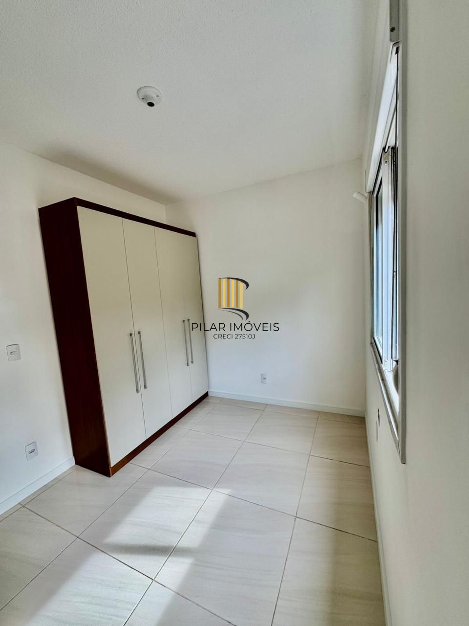 Apartamento com 2 quartos, semi mobiliado, piscina e portaria 24 hr em Gravataí