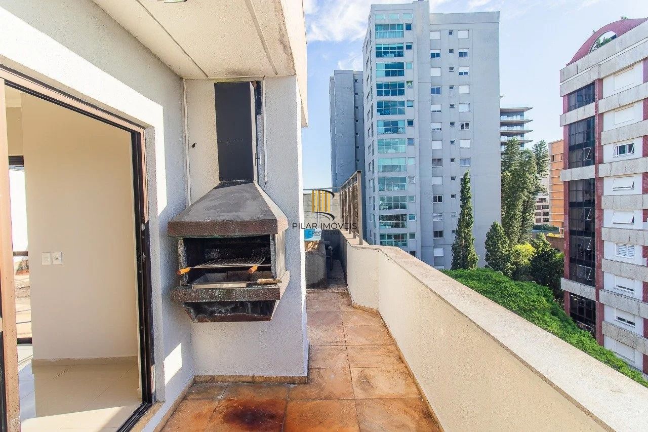Cobertura de 3 quartos com piscina e 2 vagas no Bairro Mont Serrat.