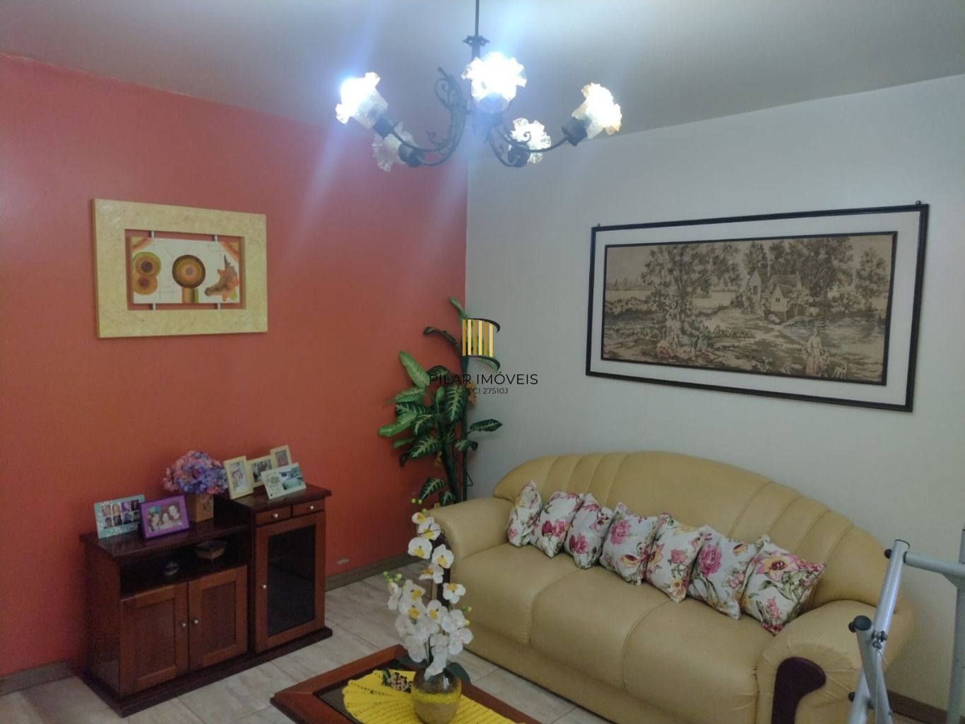 Casa de 3 Quartos e 2 Vagas de garagem em Cachoeirinha.