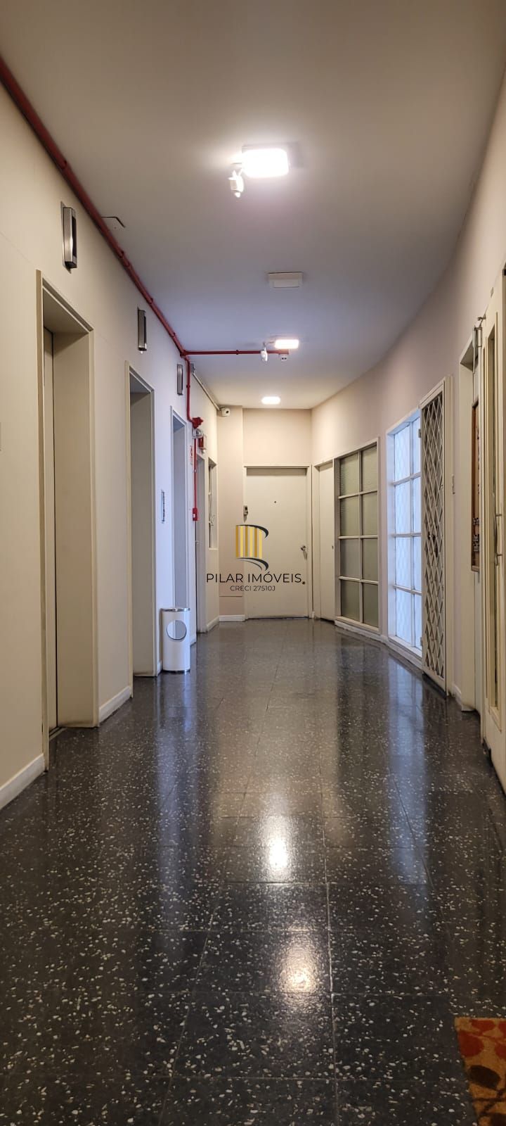 Sala Comercial em frente a Santa Casa - Centro de Porto Alegre