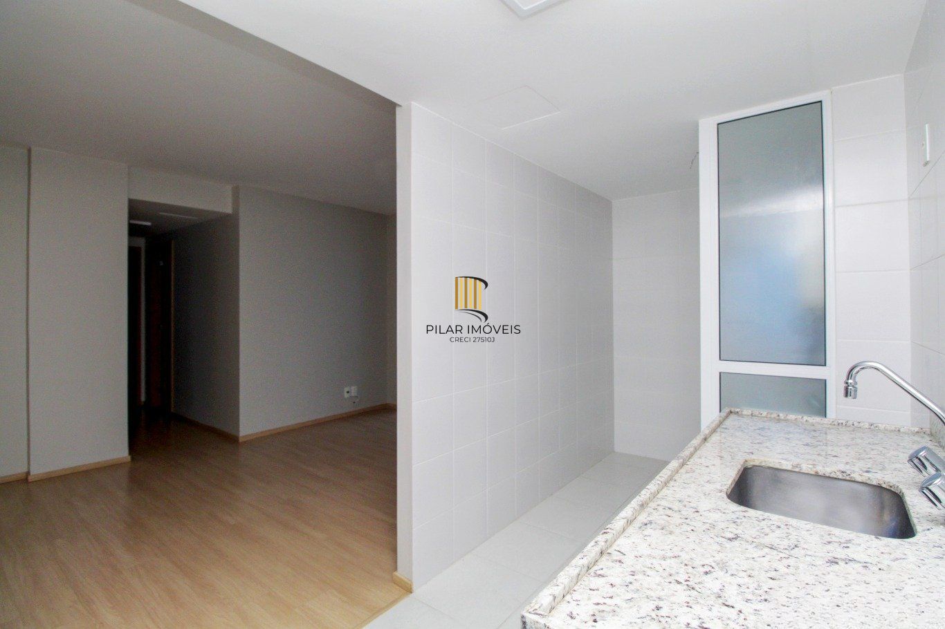 Apartamento com 3 dormitórios, 1 suíte, 1 vaga e elevador no Passo da Areia