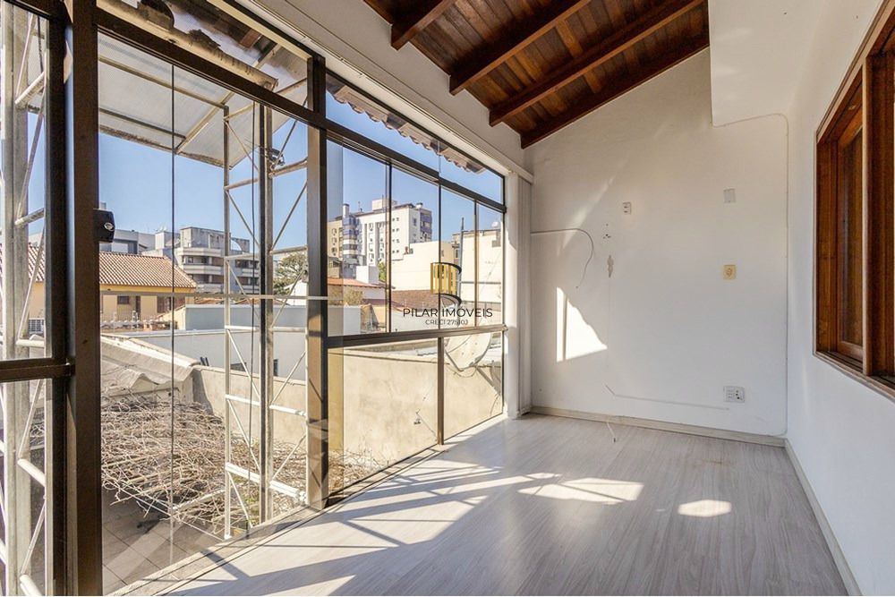 Casa com 4 quartos, 7 vagas e pátio no Bairro Higienópolis