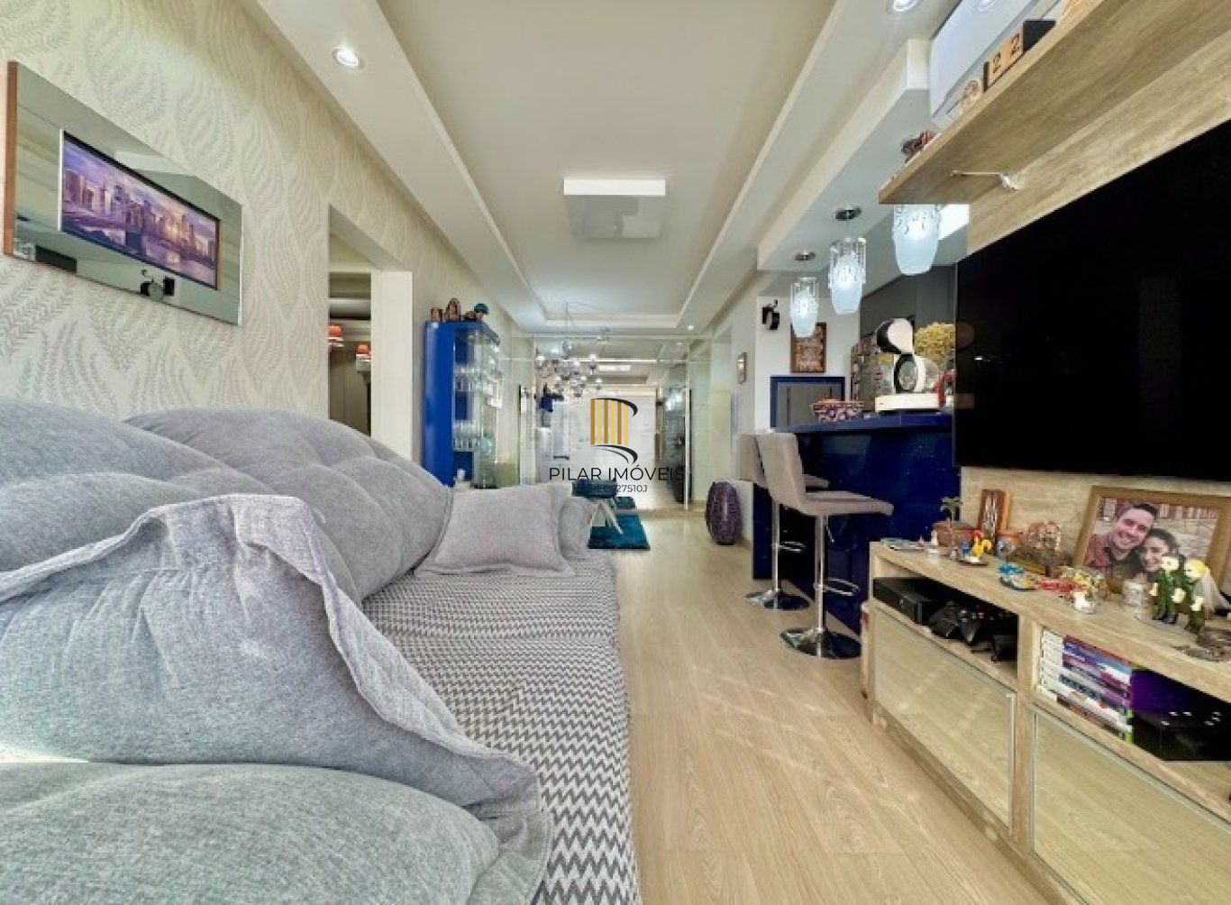 Apartamento semi mobiliado de 2 dormitórios bairro Bom Fim