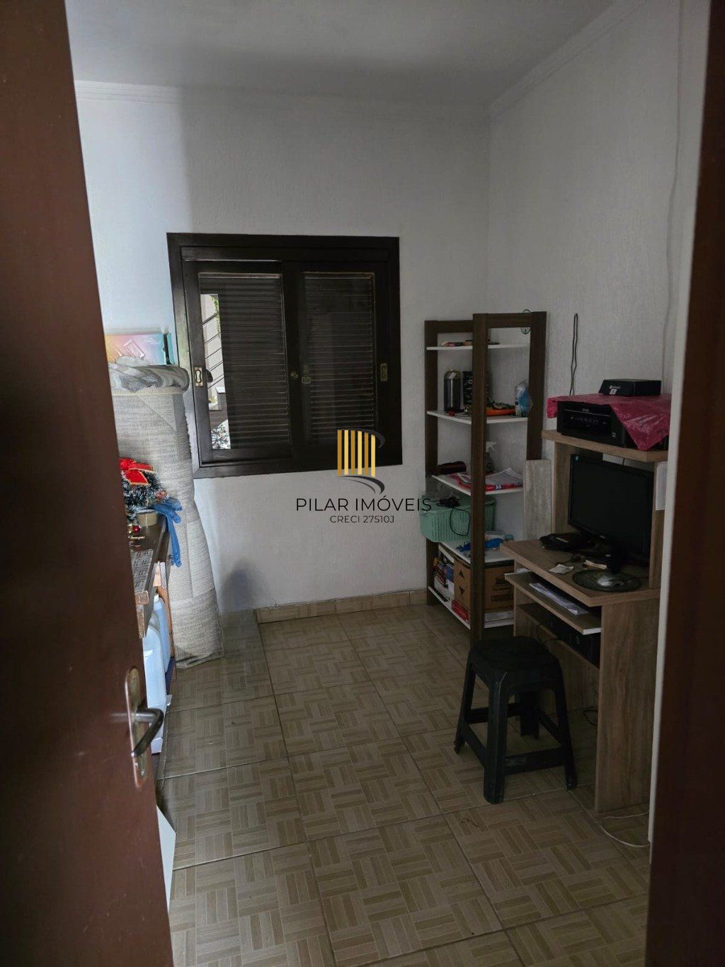Casa de 3 dormitórios com  uma vaga de garagem no bairro Niterói Canoas.