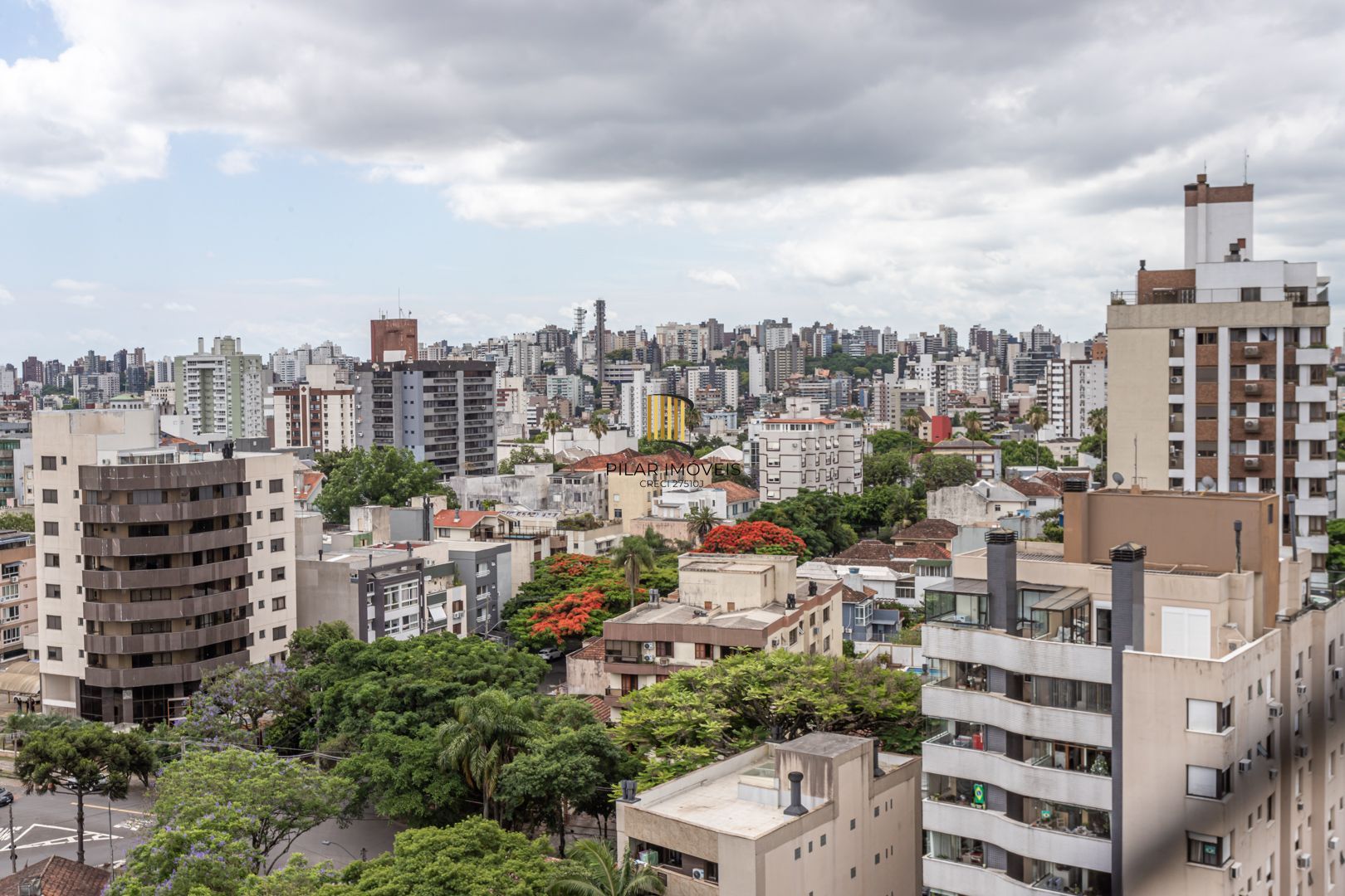 Apartamento de 97m², 2 dormitórios,1suíte, 3 vagas de garagem na rua Guararapes