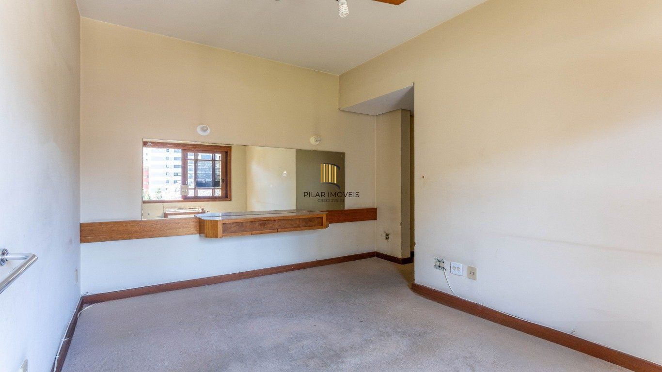 Apartamento 3 Dormitórios, 1 súite, elevador, 2 vagas no Petrópolis.