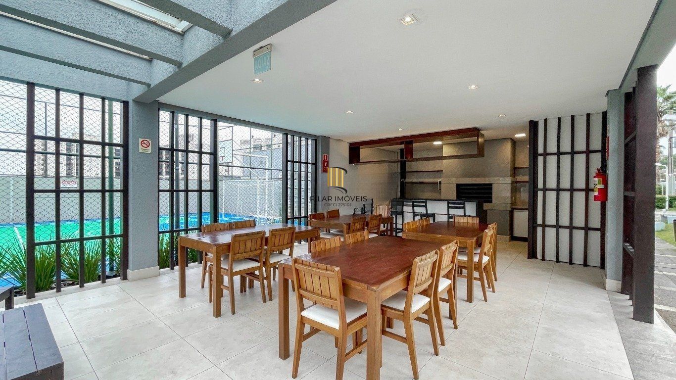 Casa em Condomínio com 3 quartos, 3 suítes, 2 vagas e 195m² no Jardim Carvalho.