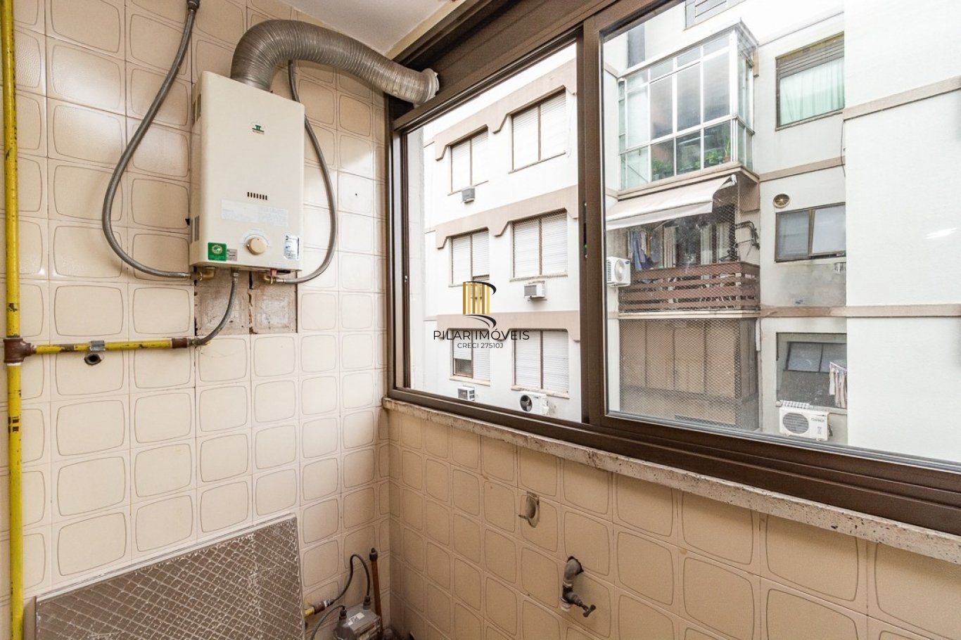 Apartamento com 2 dormitórios e 64m² à venda no Bairro Passo da Areia