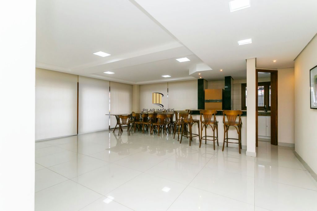 Apartamento de 4 dormitórios, 2 suítes, 2 vagas e elevador na Castro Alves.