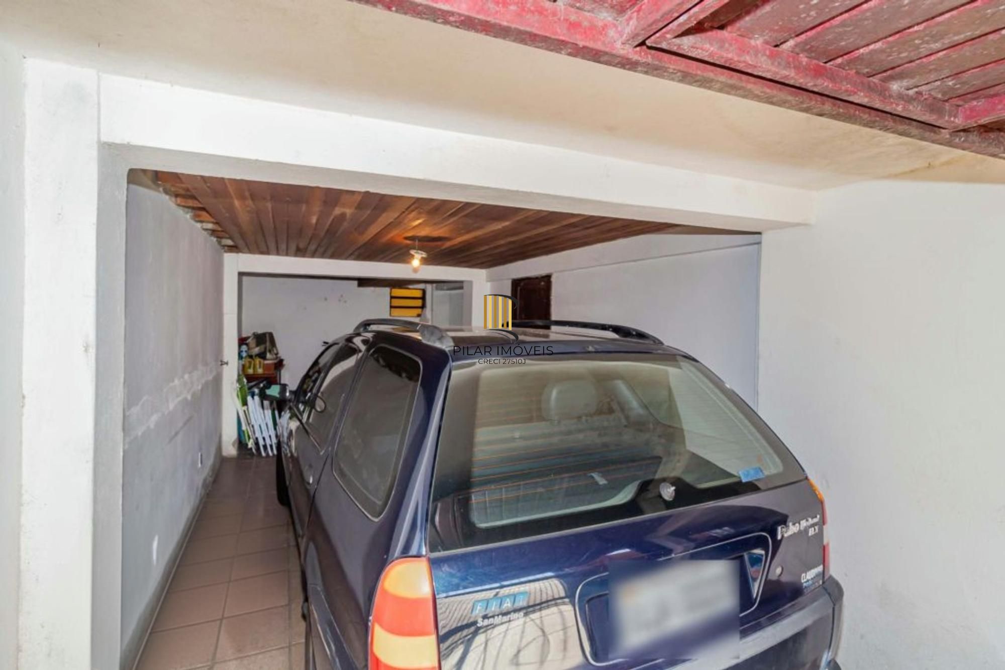 Casa com varanda fechada, 3 quartos, 2 vagas no bairro Farroupilha