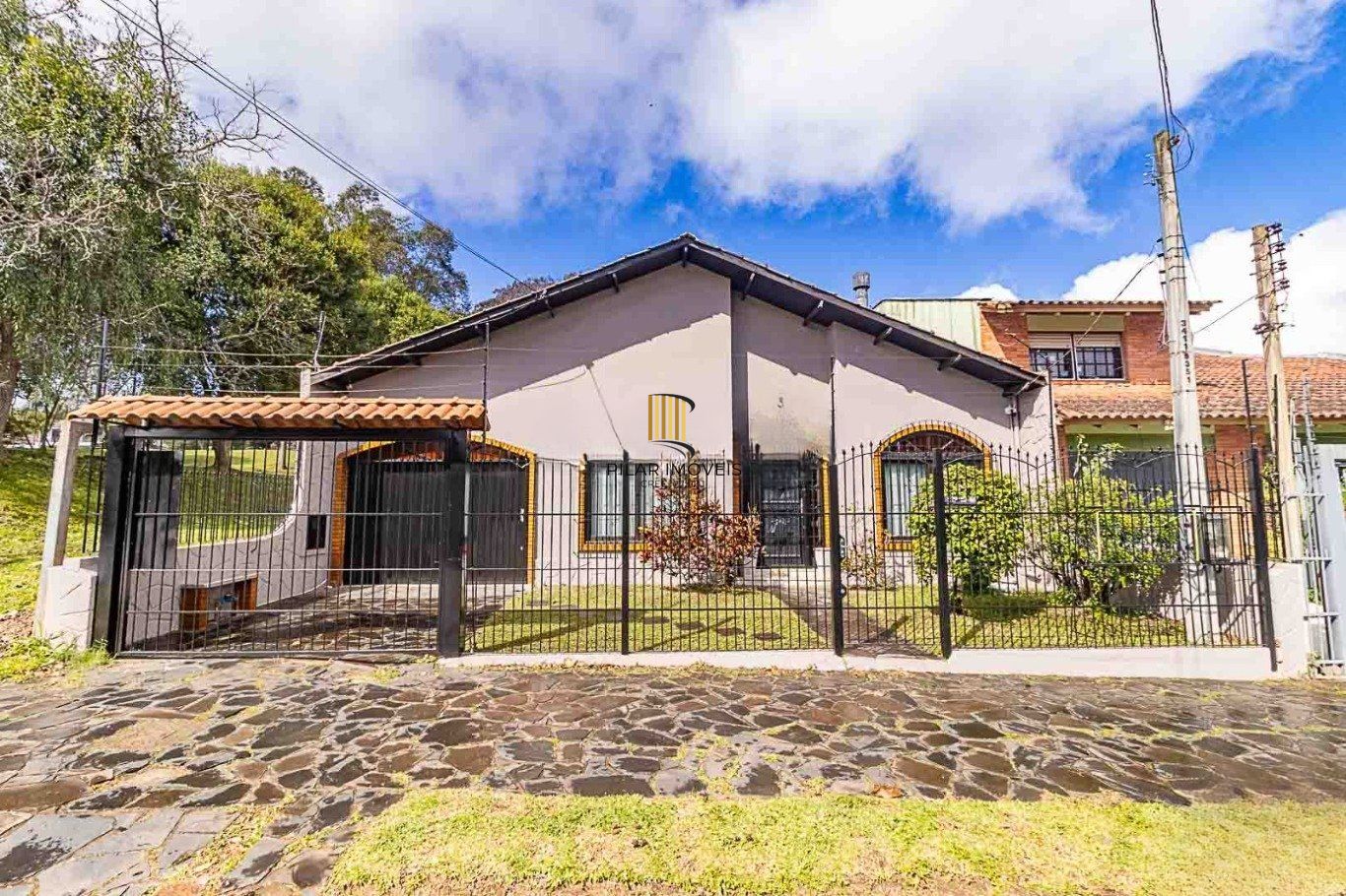 Casa de 3 dormitório no bairro Jardim do Salso