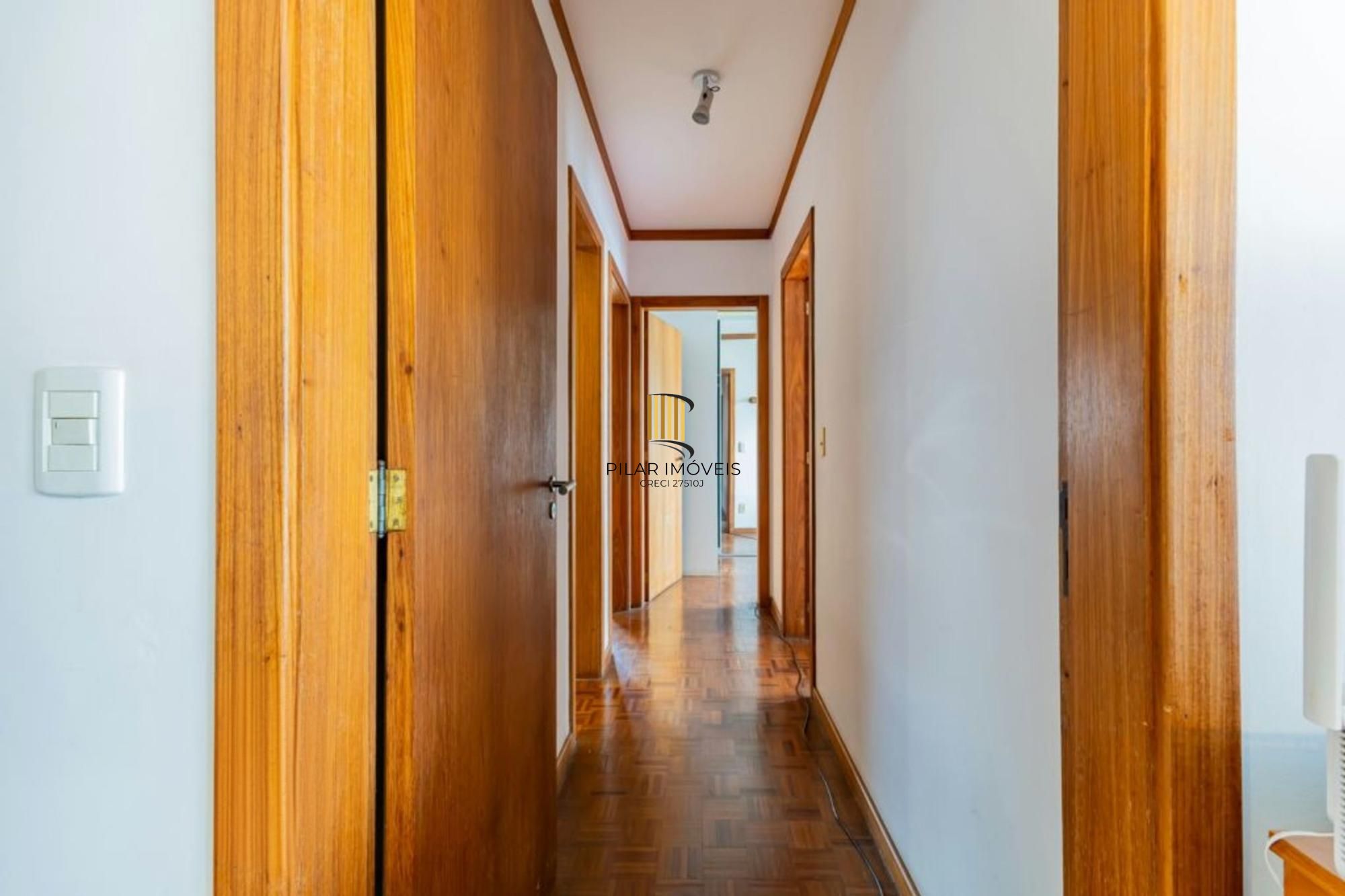 Apartamento com 3 quartos, 1 suíte, 3 vagas e elevador no Bairro São João.