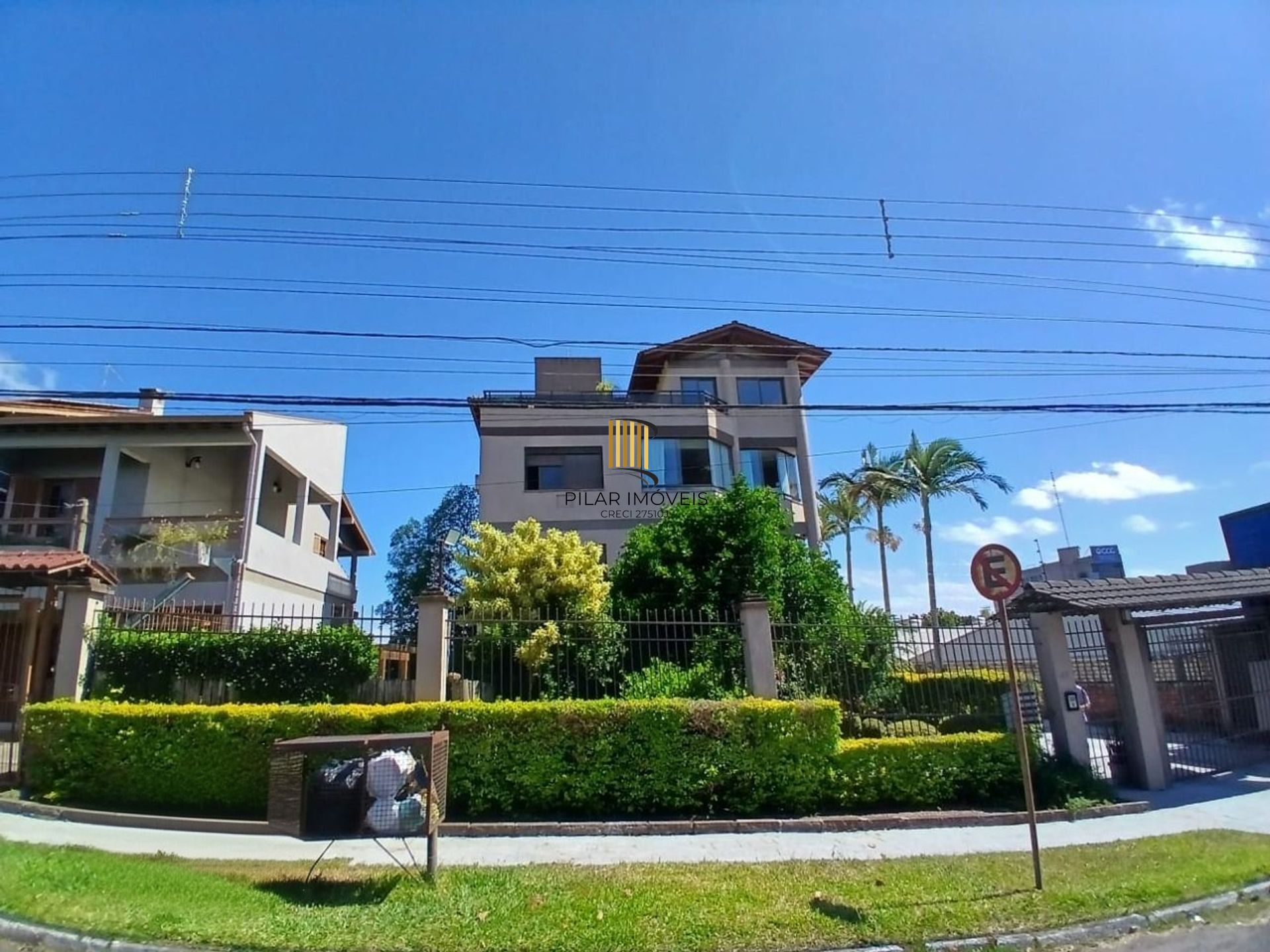 Cobertura com 4 quartos, 1 suíte, 4 vagas e elevador no bairro Igara Canoas.
