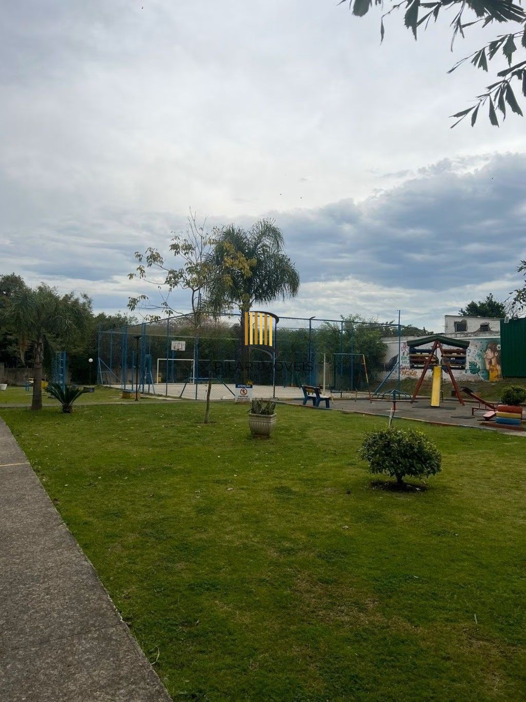 Apartamento térreo, 2 quartos, vaga e  piscina no bairro Jardim Itu
