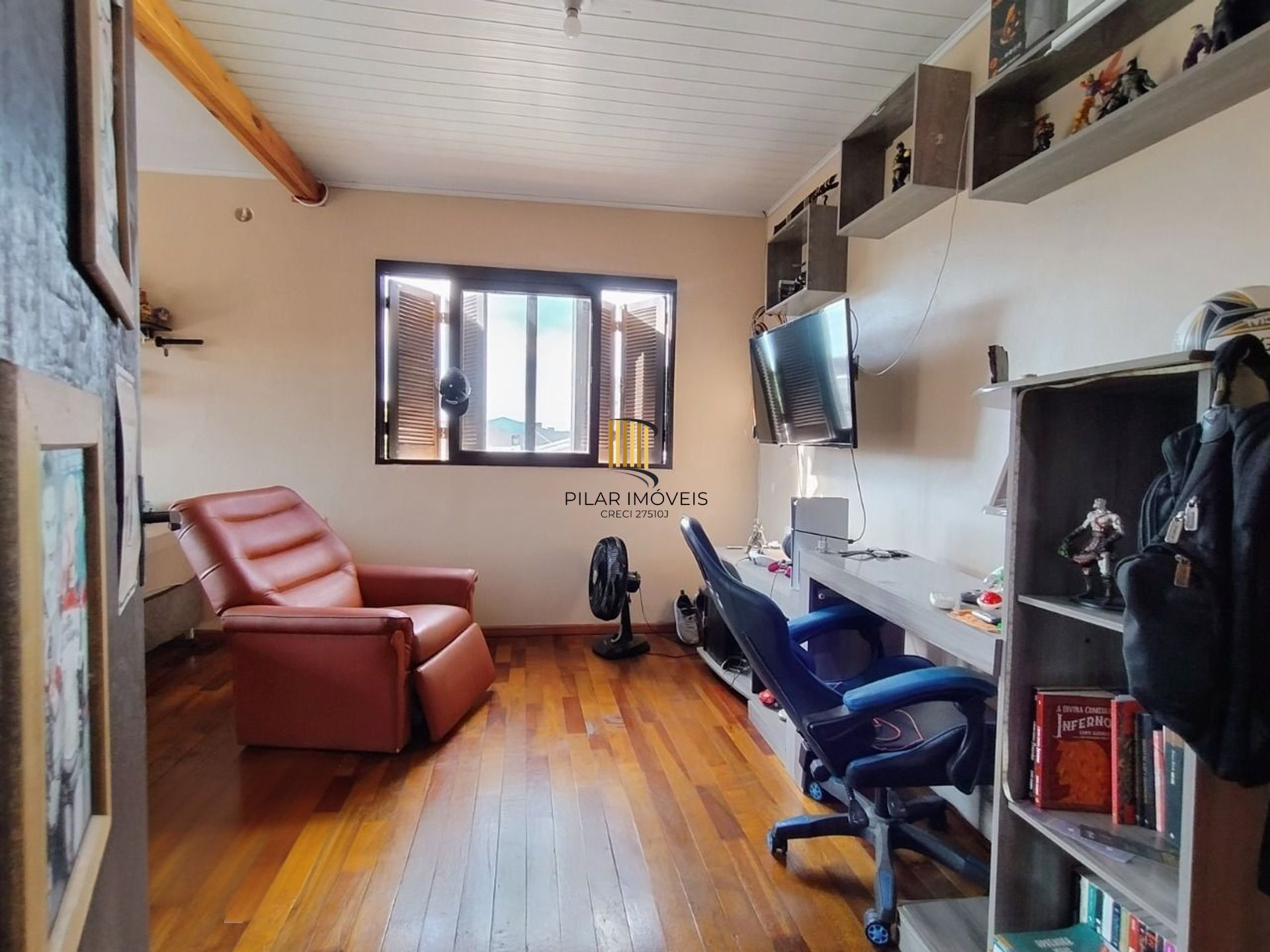 Casa de 4 dormitórios e 4 vagas de garagem em Canoas.