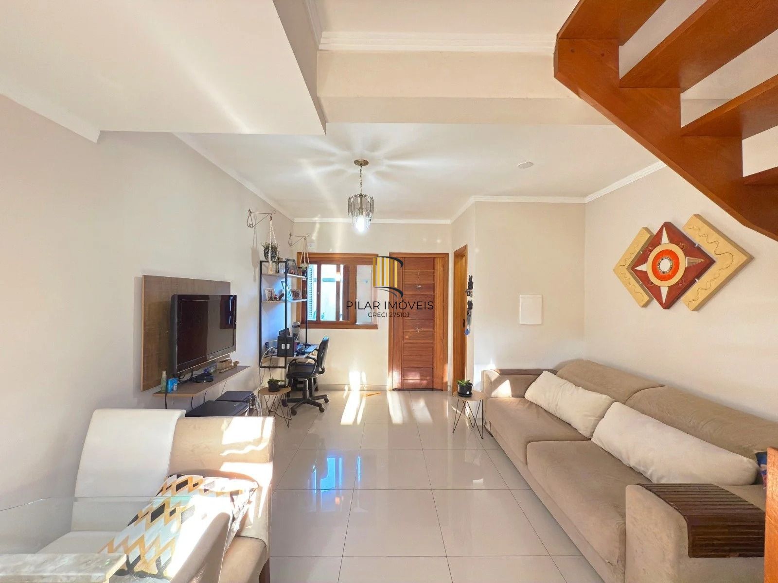 Casa com 2 quartos, 3 banheiros, pátio e churrasqueira no bairro Serraria