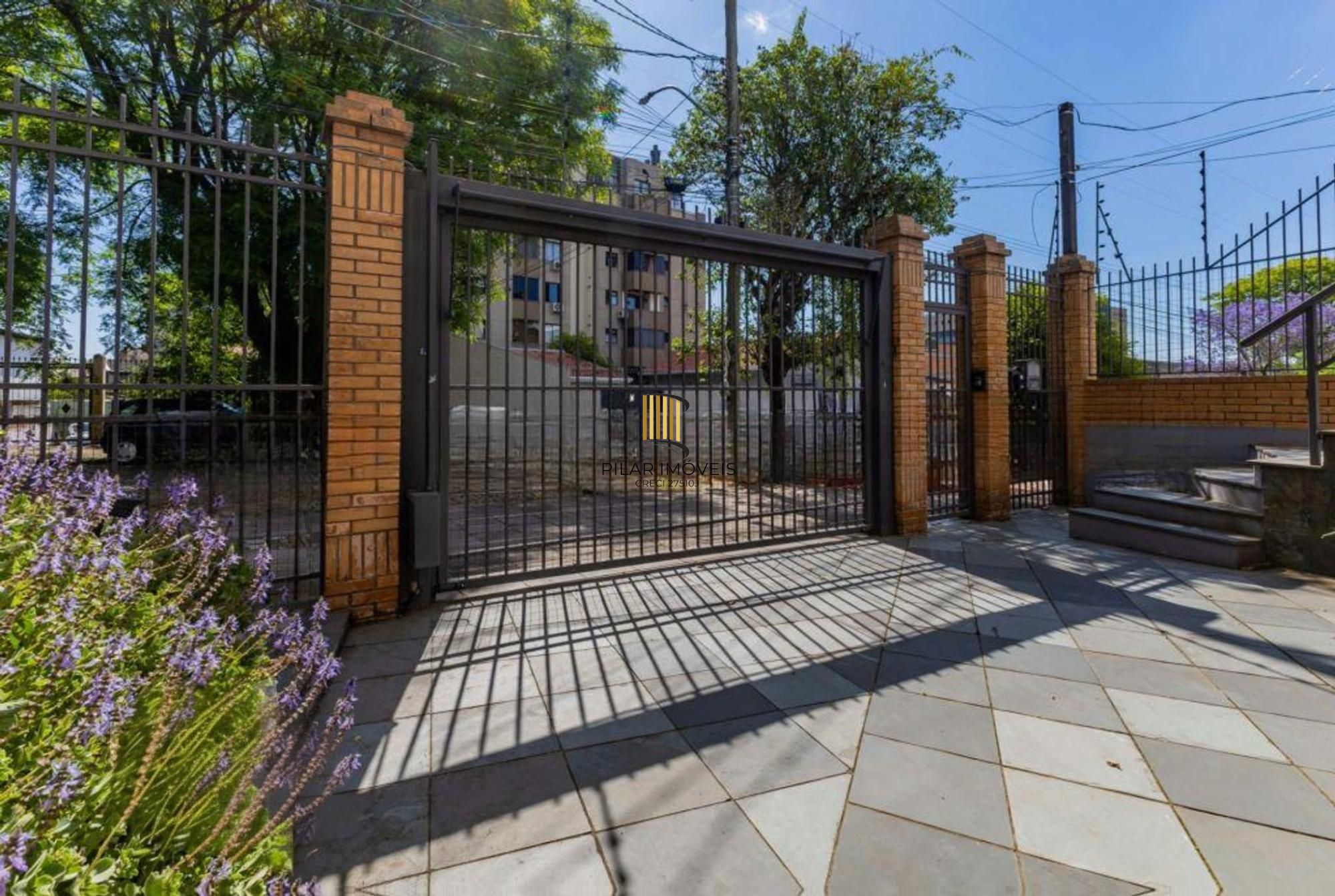 Casa com 1.640,00m², 3 dormitórios, 4 vagas à venda Rua Marista.