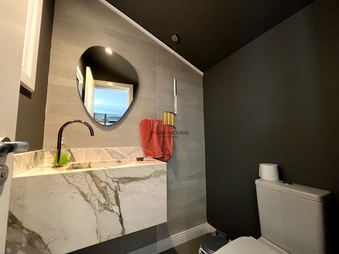 Casa de 3 dormitórios e 4 vagas de garagem em Gravataí.