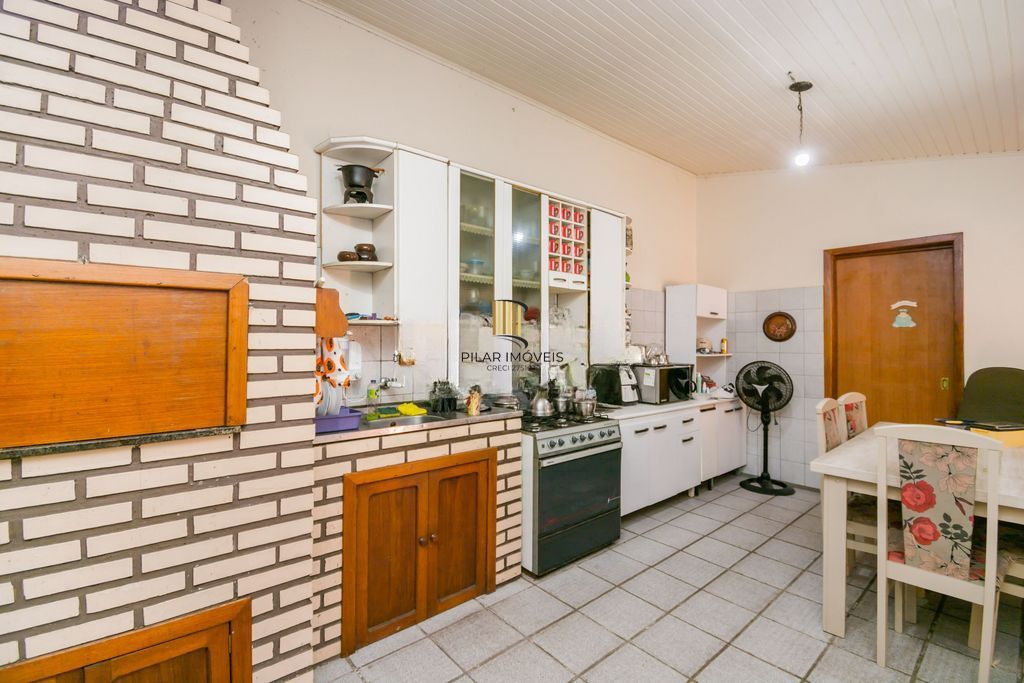 Casa com 4 Dorms e Terreno Amplo – bairro São João, 400m²