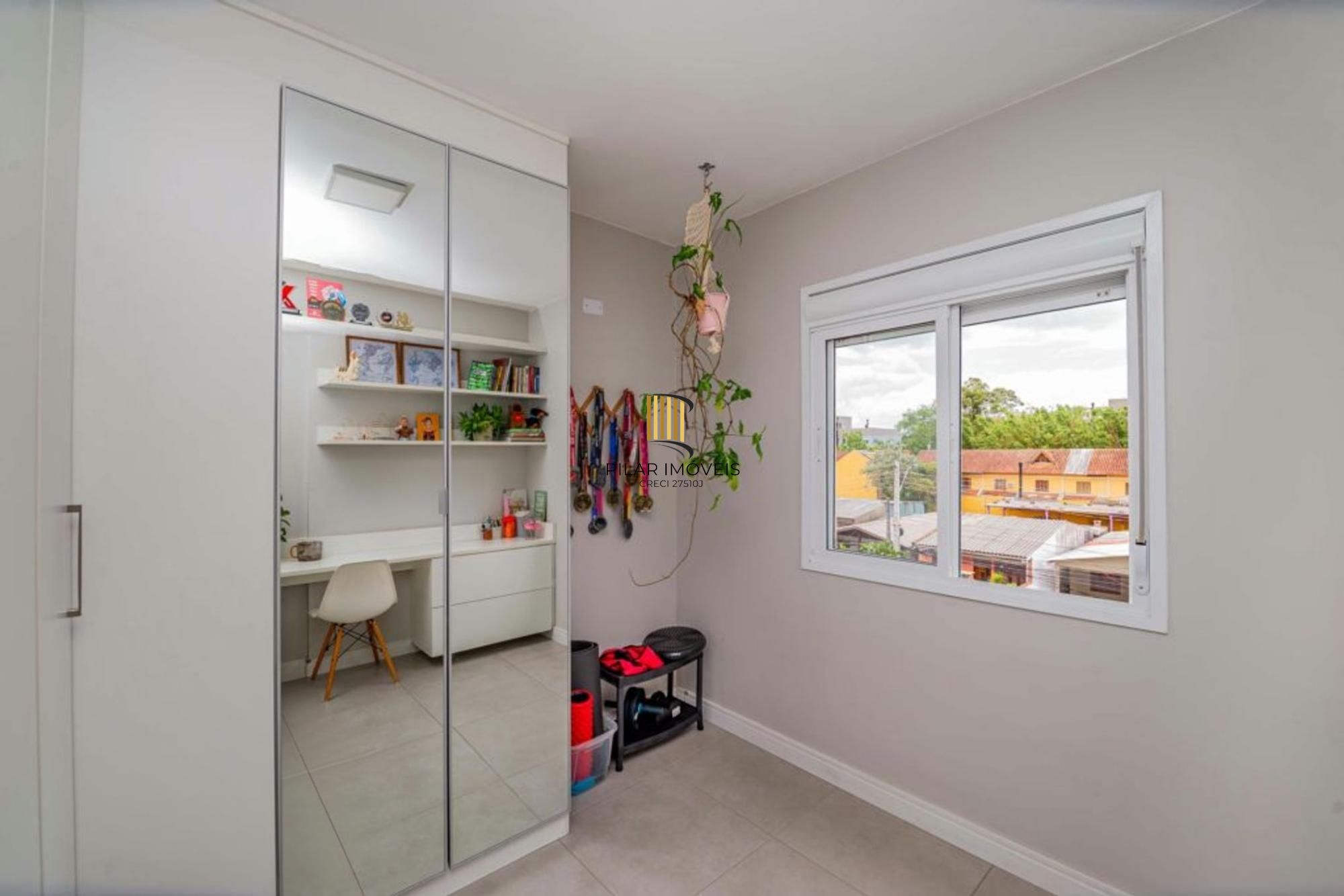 Apartamento de 2 quartos, suíte, elevador, 1 vaga no bairro Ipanema.