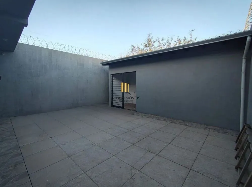 Casa com Lage, 3 dormitórios, 2 vagas de garagem no bairro Guajuviras.