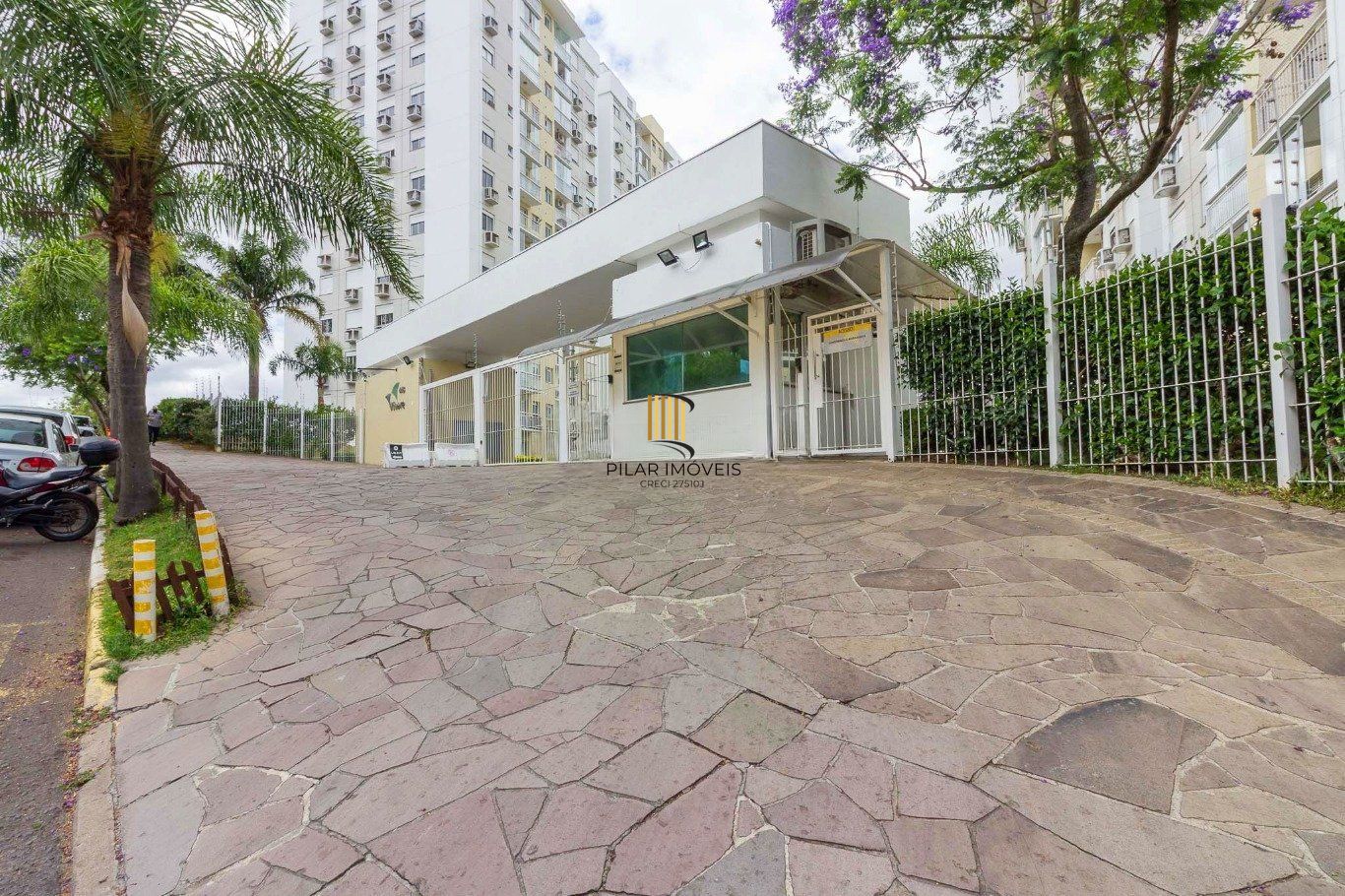 Apartamento 2 Dormitórios com Suíte, elevador e 2 Vagas no Alto Petrópolis