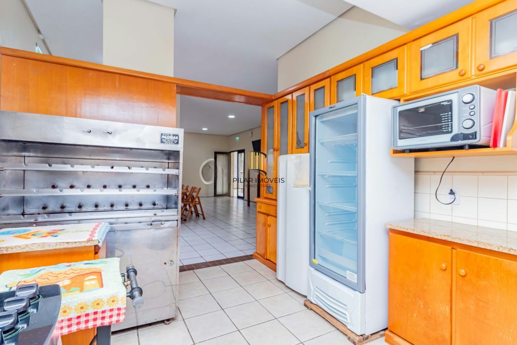 Apartamento com 3 quartos, vaga e elevador no Bairro Menino Deus