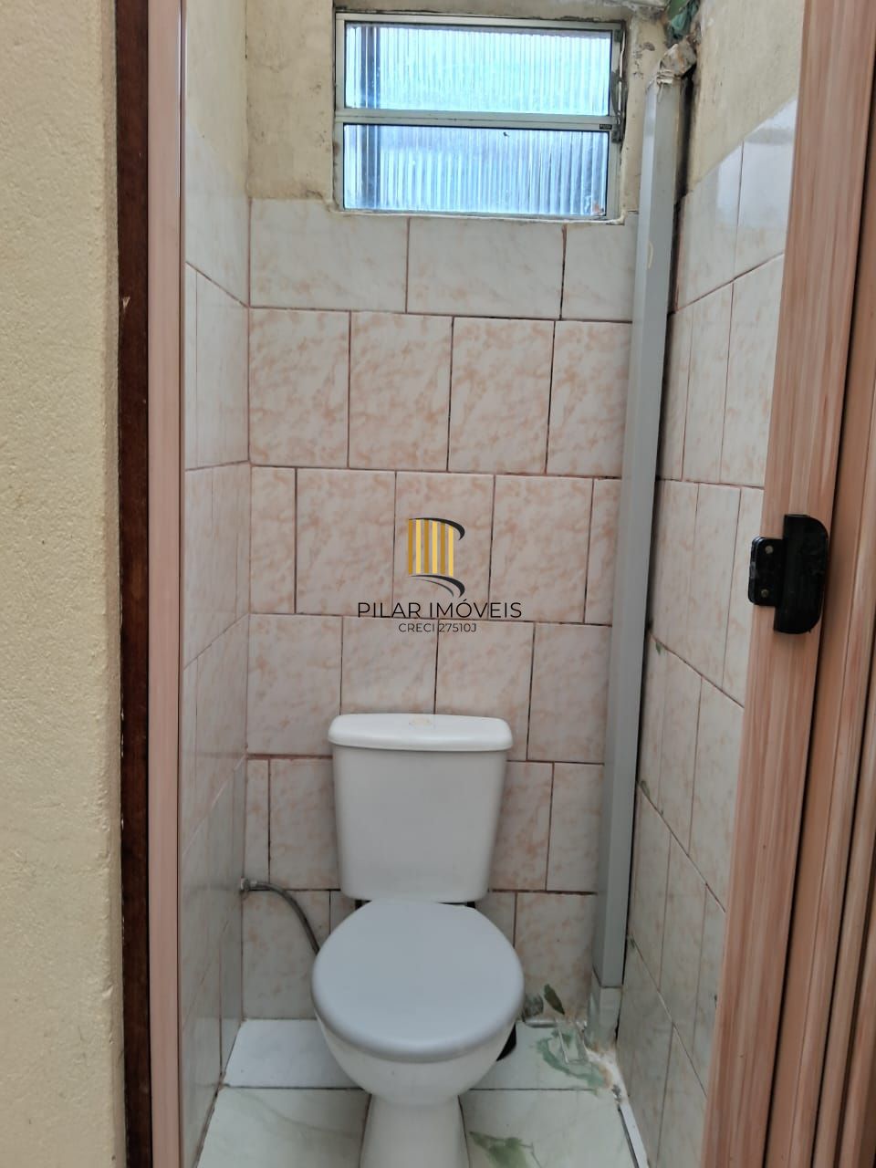 Apartamento à venda terreo com pátio  2 dormitórios no bairro Menino Deus