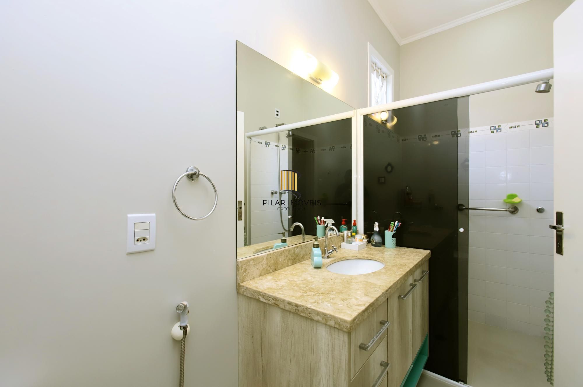 Casa de 4 quartos, 3 banheiros, 3 vagas no bairro Rio Branco