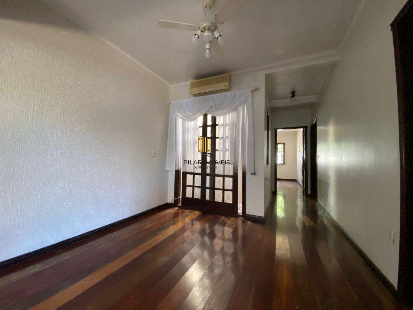 Casa de 131m² com 3 Quartos, piscina e 4 vagas de garagem em Canoas.