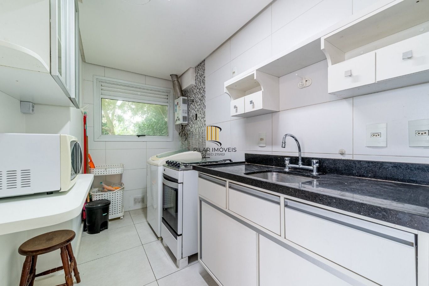 Apartamento com 1 dormitório e 1 vaga no Bairro Mont Serrat