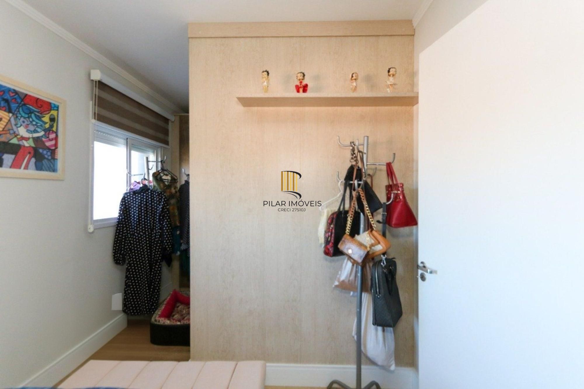 Casa em condomínio com 2 quartos e 2 vagas no bairro Marechal Rondon em Canoas.