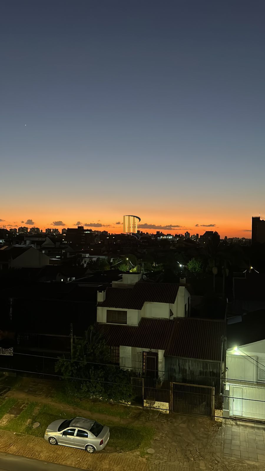 Apartamento mobiliado, 2 quartos, vaga e churrasqueira no bairro Jardim Itu