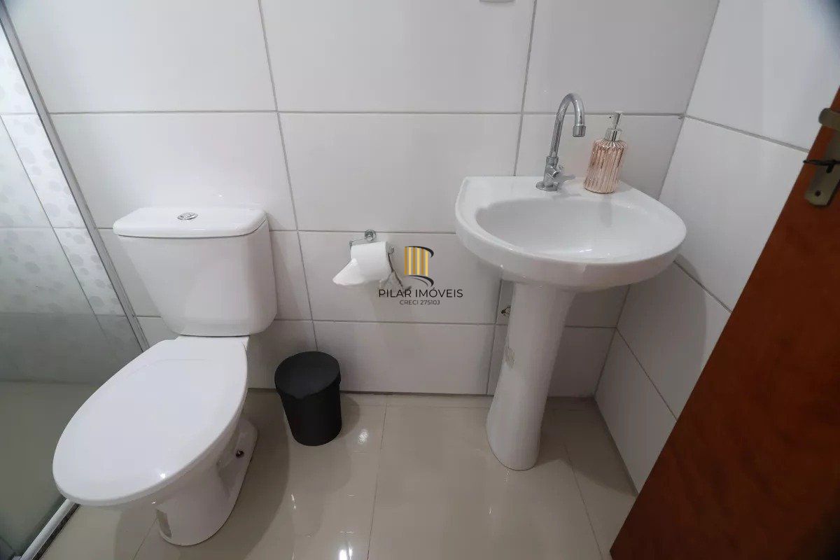 Casa de 2 quartos e 2 vagas de garagem no bairro São José Canoas.