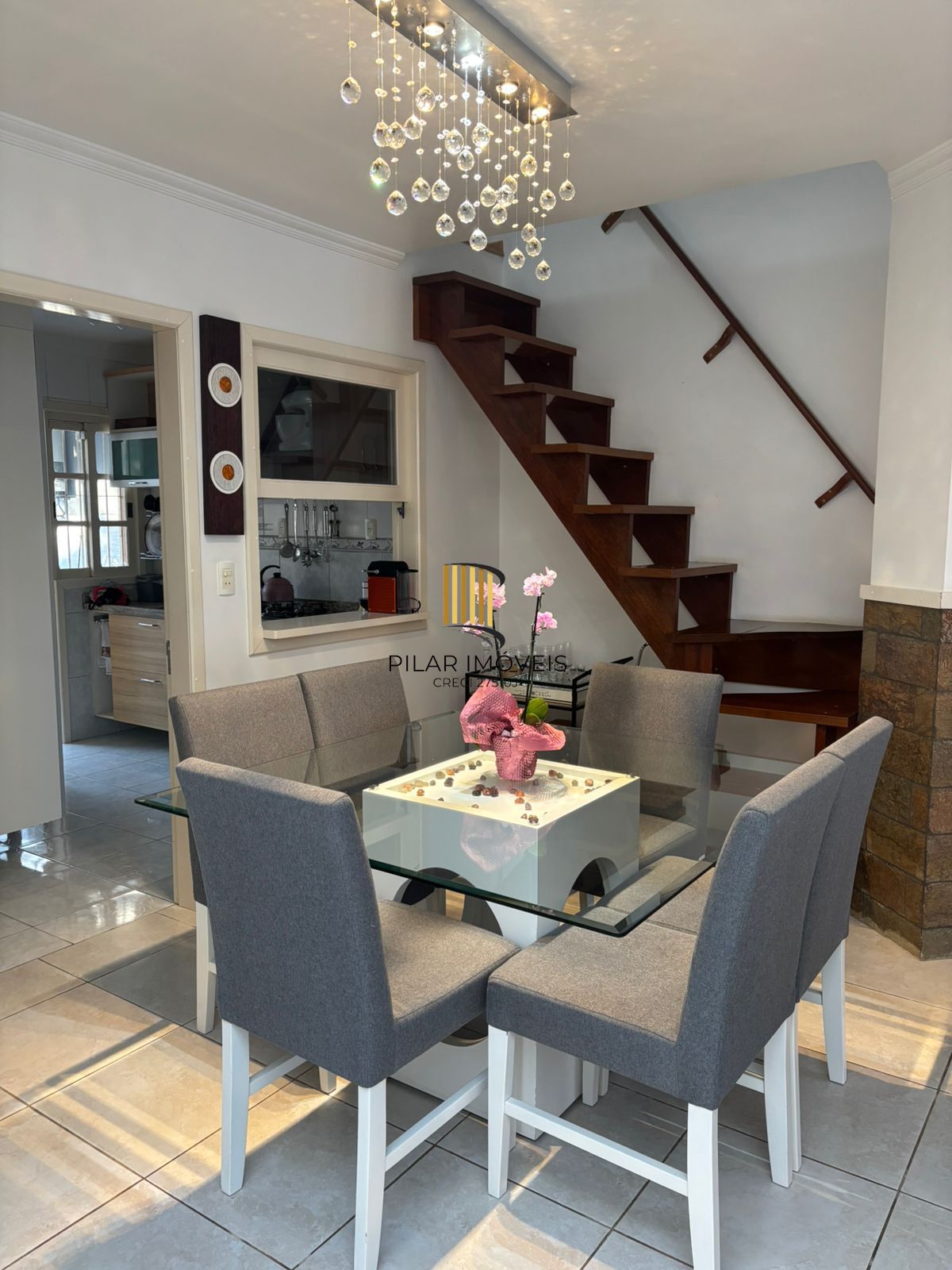 Casa com 2 quartos 2 suítes, 2 vagas e 99m² à venda em Hípica, Porto Alegre.