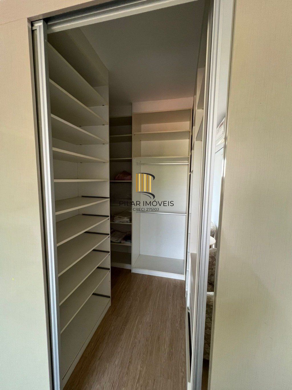 Casa semi mobiliada de 3 dormitórios bairro Cascata