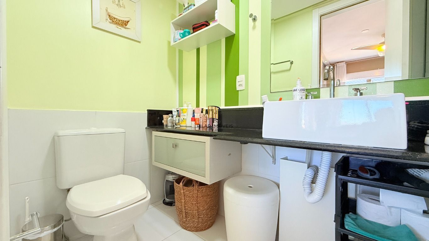 Apartamento 2 dormitórios, churrasqueira, 1 vaga, elevador na Rua General Lima e Silva.