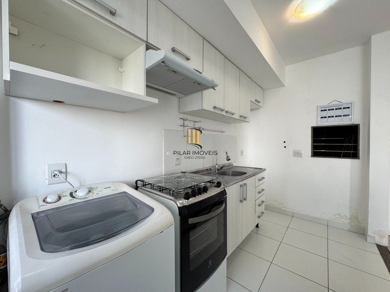 Apartamento de 2 quartos, 1 suíte, elevador e 1 vaga no bairro Humaitá.