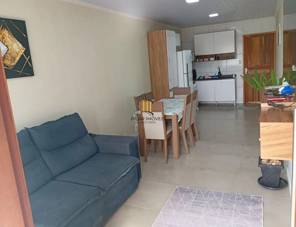 Casa com  2 quartos, vaga de garagem e com pátio Jardim Éden.