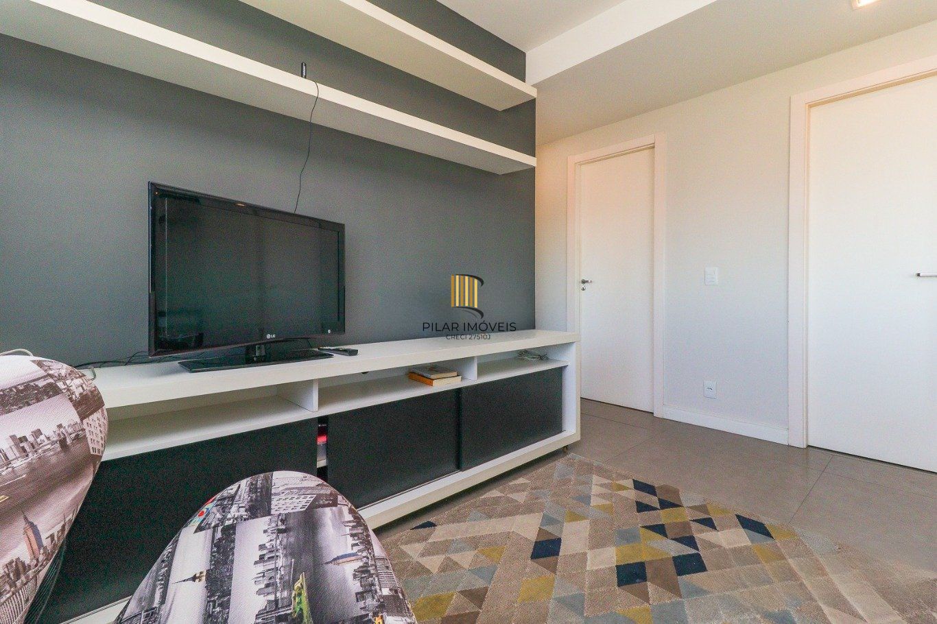 Apartamento de 3 dormitórios e 1 vaga de garagem no bairro Azenha/Porto Alegre.
