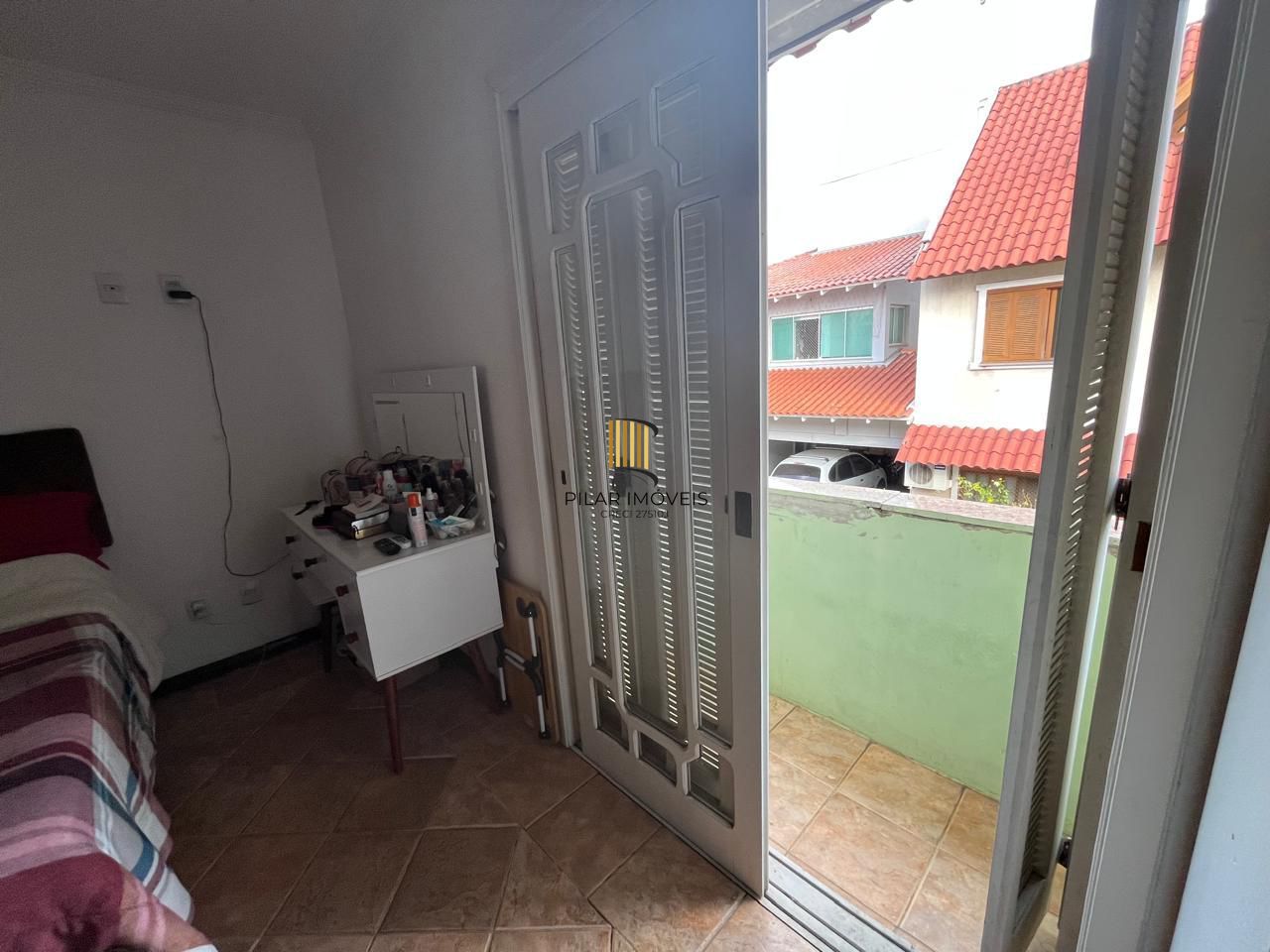 Casa triplex em condomínio no Ecoville com 2 suítes