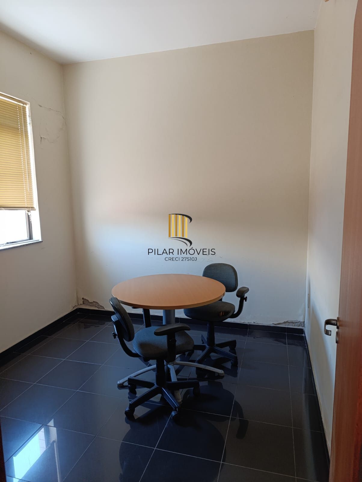 Pavilhão com 2500m de área construida no bairro Sarandi