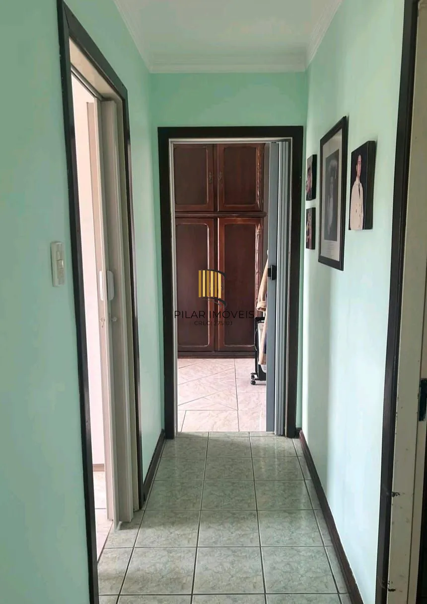 Apartamento de 2 dormitórios, 1 vaga, elevador no bairro Humaitá